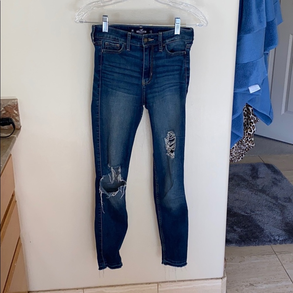 hollister ripped skinny jeans